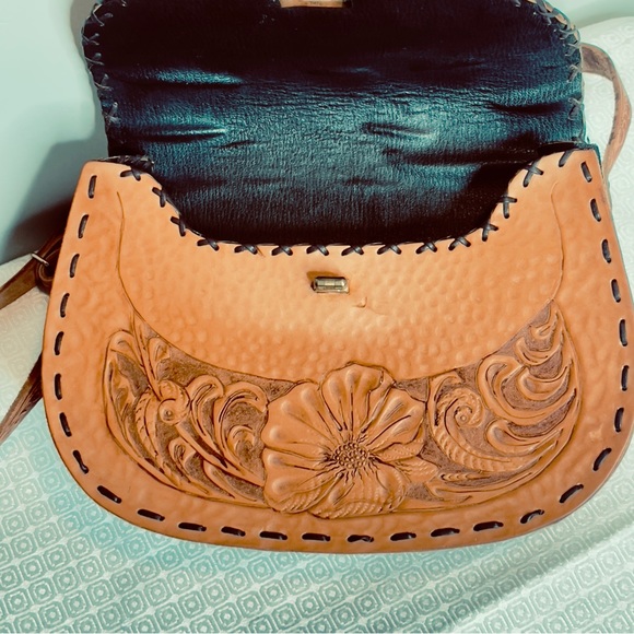 Vintage Hand Tooled Leather shoulder hand bag 1970's - Picture 5 of 14